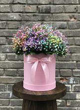 Цветочная композиция из Гипсофила и Розы в шляпной коробке в Васильево