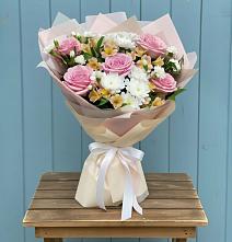 Букет цветов из:  Гвоздики, Орхидеи и Розы в Васильево