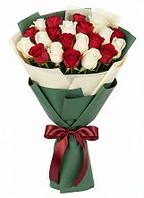 Букет Микс из красных и белых роз в Васильево