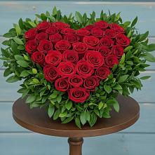 Цветочная композиция из Розы в виде сердца в Васильево