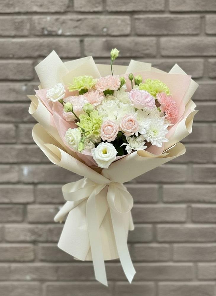 Букет цветов из: Гвоздики, Розы, Лизиантусы и Хризантемы в Васильево