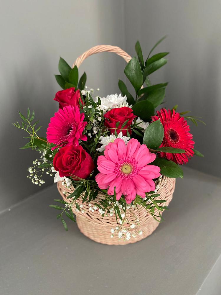 Цветочная композиция из Розы, Хризантемы и Герберы в корзине в Васильево