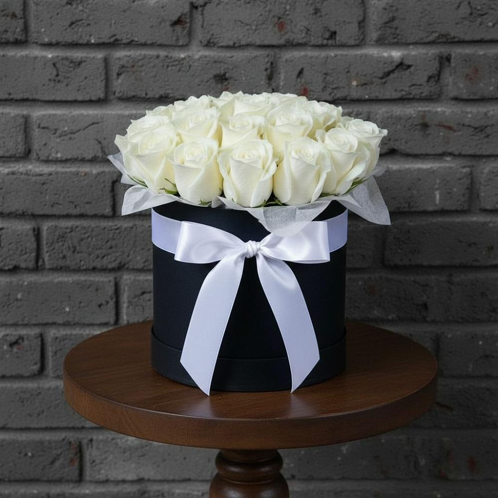 Цветочная композиция из Розы в шляпной коробке в Васильево