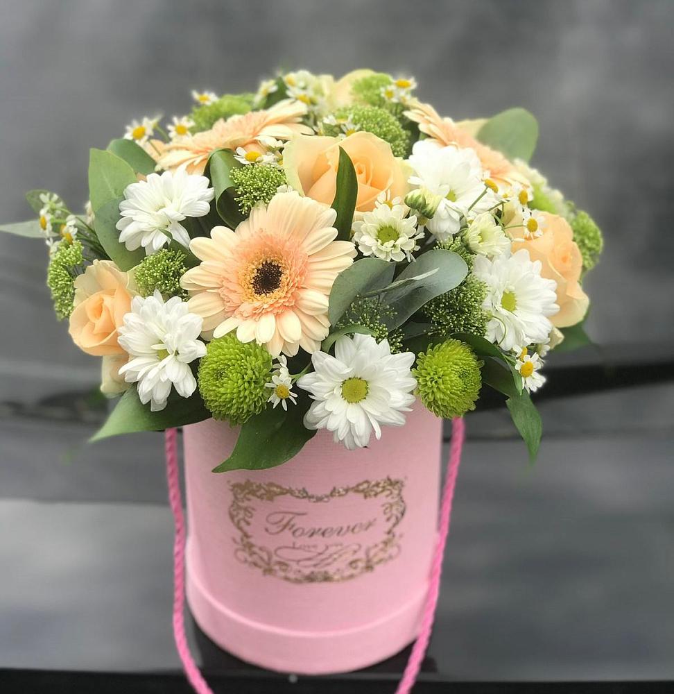 Цветочная композиция из Розы, Герберы и Хризантемы в шляпной коробке в Васильево